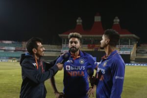 BCCI ने मोहम्मद सिराज पर की पैसों की बारिश, शमी भी हुए मालामाल, देखें सभी क्रिकेटर्स की सैलरी