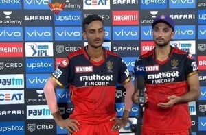 RCB के गेंदबाज को मैच के दौरान मिली बहन की मौत की खबर, IPL के बीच में छोड़ी टीम