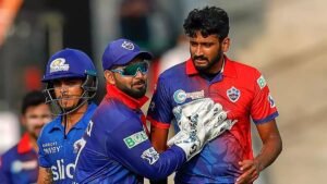 IPL में फूटा कोरोना बम, दिग्गज खिलाड़ी समेत दिल्ली कैपिटल के 6 सदस्य पॉजिटिव, मैच पर संकट