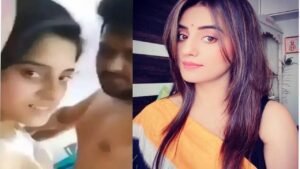अक्षरा सिंह के एक के बाद एक और वायरल Video ने लोगों को कर दिया सन्न, इस बार नए चेहरे के साथ दिखी M*M*S क्वीन, देखें Video