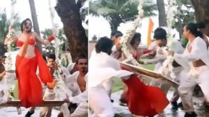 Urfi Javed फिर हुईं O’ops मो’में’ट का शि’का’र! अपनी ही साड़ी पर रखा पै’र और फिर दिख गया सब कुछ…
