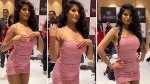 Poonam Pandey ने कैमरे पर ऐसे पहना ब्लाउज, उपर-नीचे सब दिखा, लोग हुए बेकाबू!