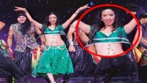 कैमरे के सामने Malaika Arora ने पहना इतना खुला ड्रे’स, हो गई oops moment का शि’कार, सब दिख गया!
