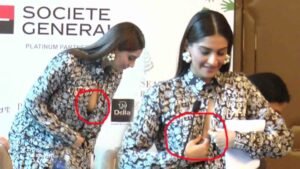बीच इवेंट में खुल गया Sonam Kapoor का ब्ला’उ’ज, कैमरे में दिख गया स’ब कु’छ, मुश्किल से बची इ’ज्जत!