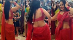 VIDEO : लाल साड़ी में युवती ने ‘ऊ अंटवा’ पर किया डांस, देखें वालों का छूटा पसीना!
