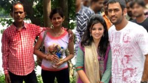 अरबों रुपए के मालिक महेंद्र सिंह धोनी के भाई बहन आज भी गरीबों जैसे साधारण जीवन जीते, जाने क्यों और कैसे……