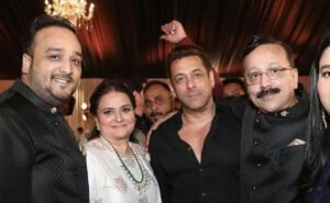 बाबा सिद्दीकी की इफ्तार पार्टी में सलमान खान ने लूटी महफ़िल, सिद्दीकी की बेटी को देख दीवाने हुए लोग!