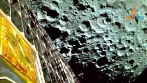 Chandrayaan-3 Mission: चंद्रमा के ऑर्बिट में सफलता पूर्वक पहुंचा ‘चंद्रयान 3’, भेजी हैं ये ख़ूबसूरत तस्वीरें