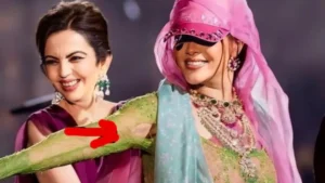 Oops! डांस करते वक्त इस जगह से फट गई Rihanna की ड्रेस? तस्वीर वायरल होते ही मजे ले रहे हैं लोग