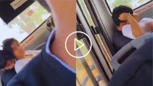पीछे सीट पर बैठ रोमांस कर रहे कपल ने की सारी हदें पार, Delhi Metro के बाद DTC बस का Video हुआ वायरल