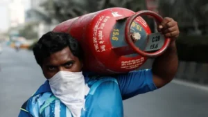 1 जून की सुबह-सुबह मिल गई बड़ी खुशखबरी, आज से सस्ता हो गया LPG सिलेंडर, चेक कर लें नए भाव