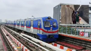Kolkata Metro के बेसमेंट में कपल ने की अश्लील हरकत,बेशर्म Video देख नहीं होगा यकीन!